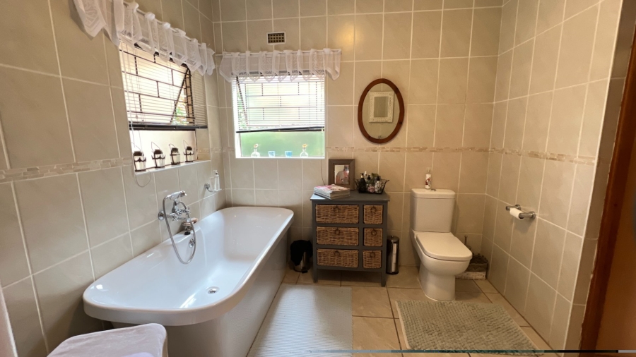 4 Bedroom Property for Sale in Langenhovenpark Free State